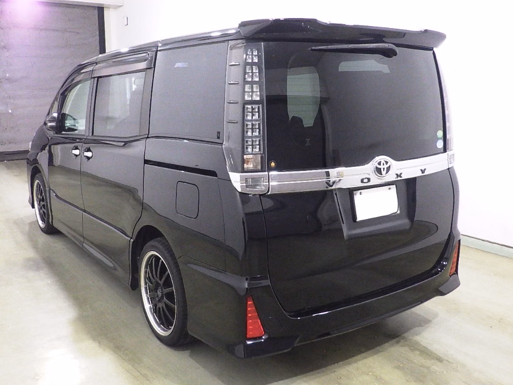 TOYOTA VOXY