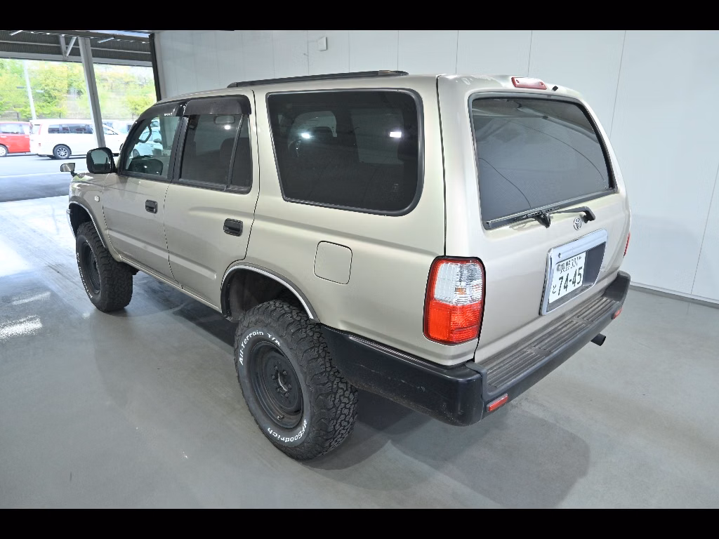 TOYOTA HILUX SURF