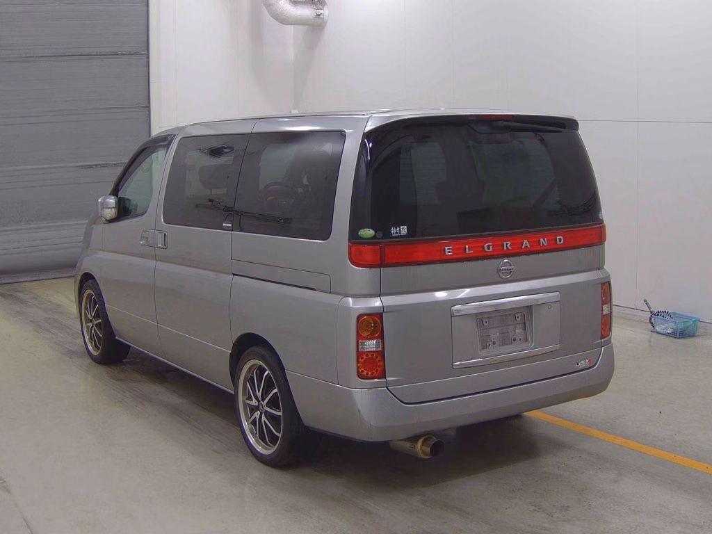 NISSAN ELGRAND