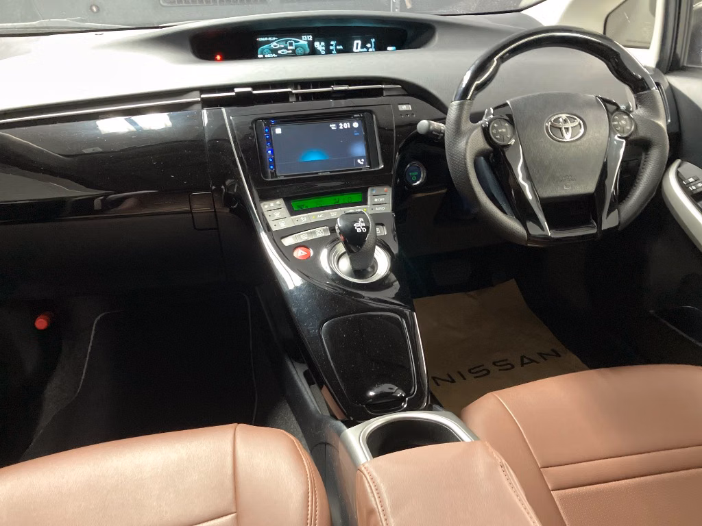 TOYOTA PRIUS