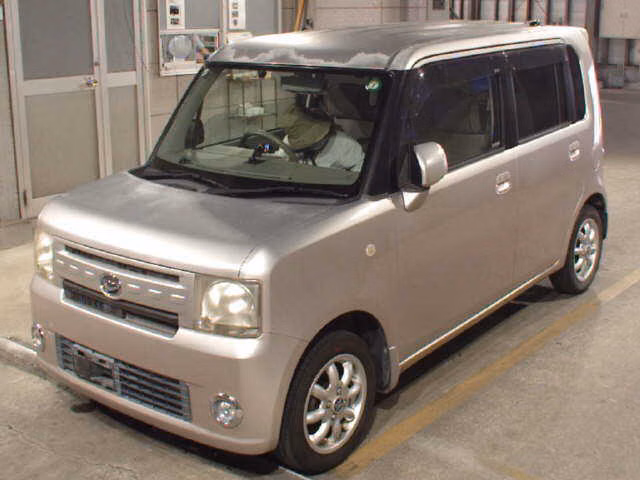 DAIHATSU MOVE CONTE