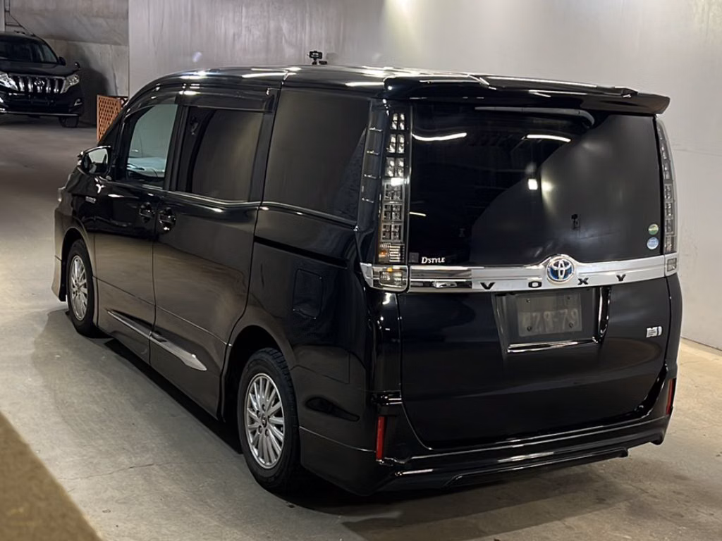 TOYOTA VOXY