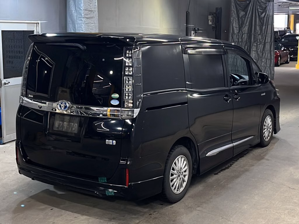 TOYOTA VOXY