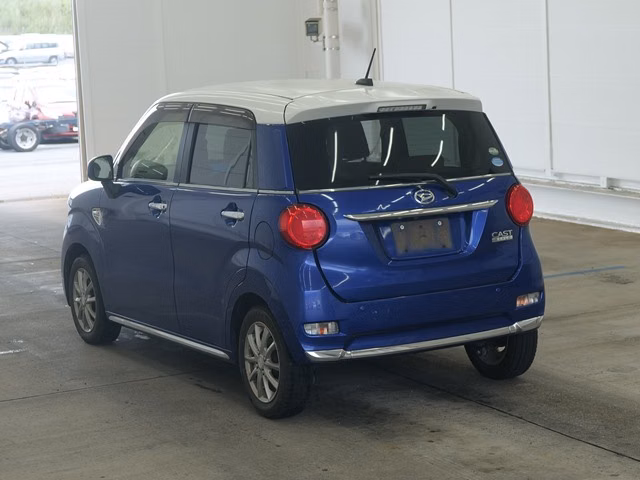 DAIHATSU CAST