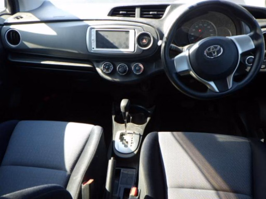 TOYOTA VITZ