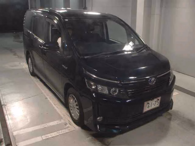 TOYOTA VOXY