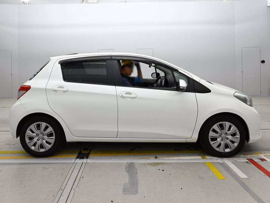 TOYOTA VITZ