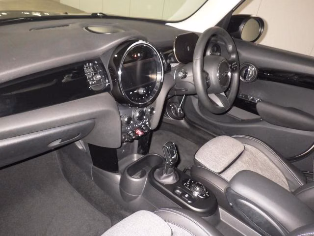 MINI HATCH