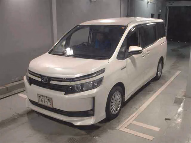 TOYOTA VOXY