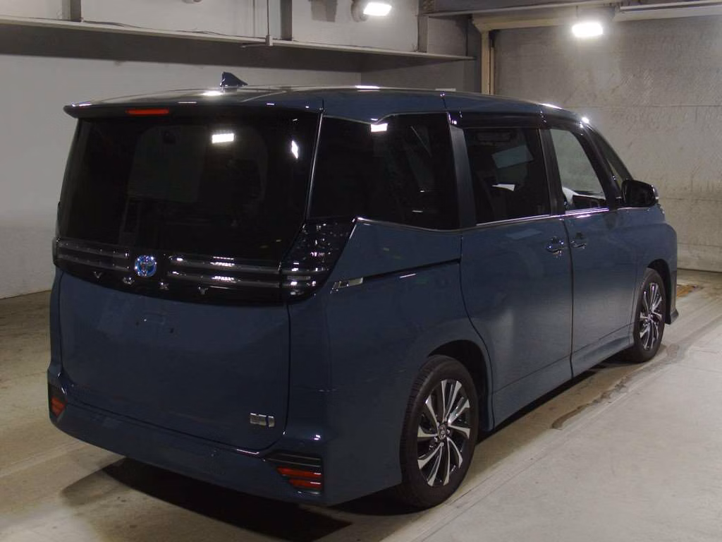 TOYOTA VOXY