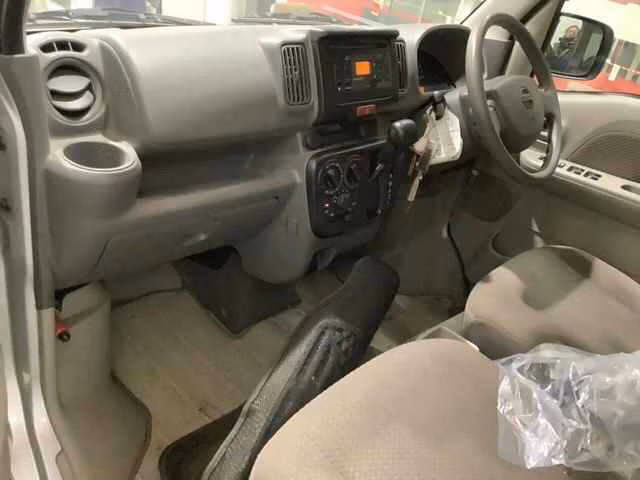 NISSAN NV100 CLIPPER