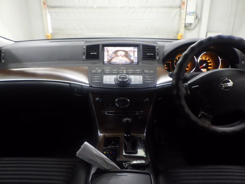 NISSAN FUGA