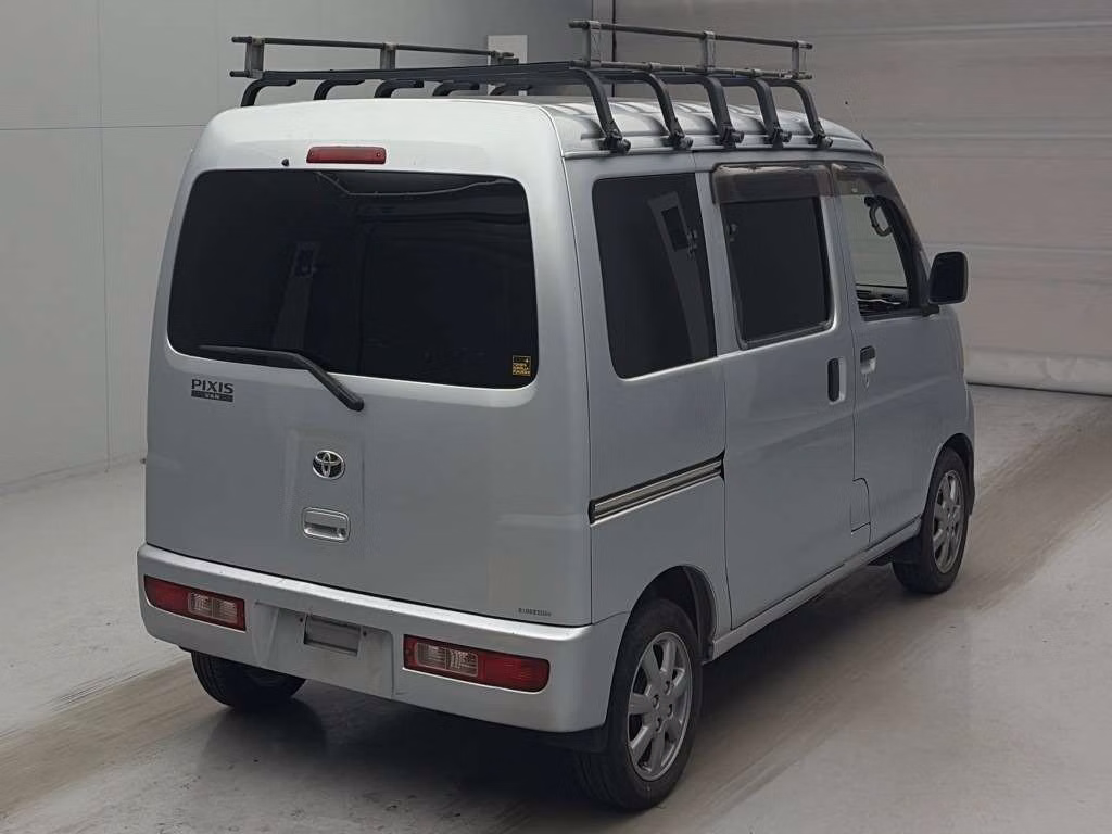 TOYOTA PIXIS VAN