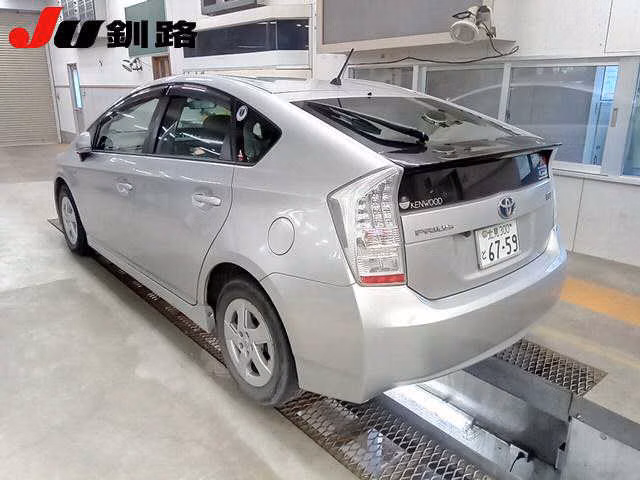 TOYOTA PRIUS