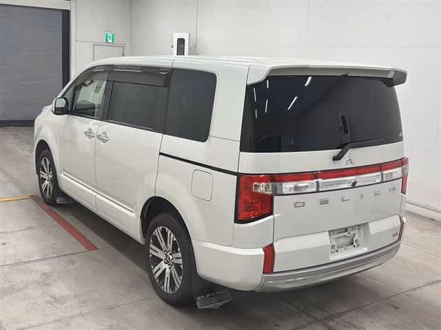 MITSUBISHI DELICA D:5