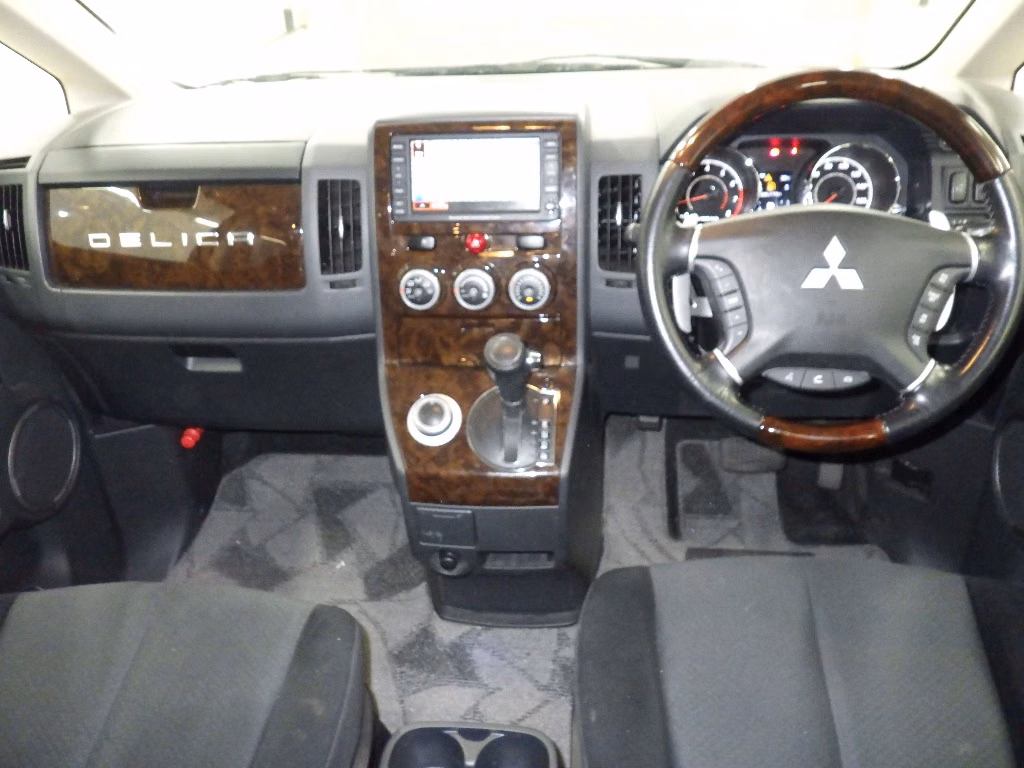 MITSUBISHI DELICA D:5