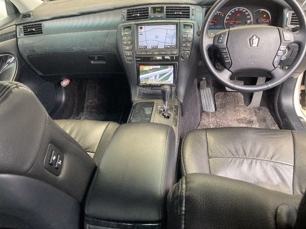 TOYOTA CROWN