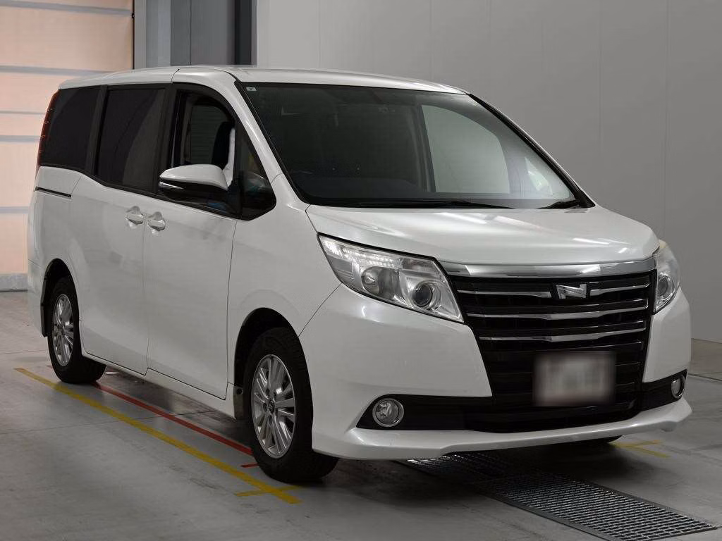 TOYOTA NOAH