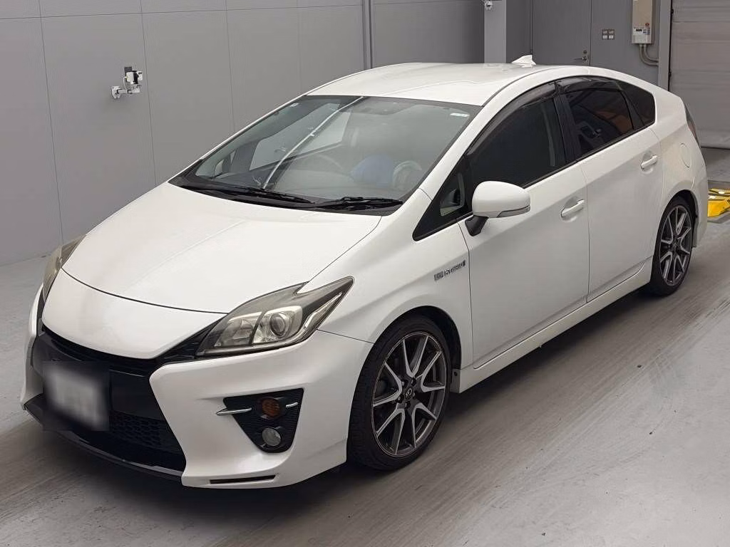 TOYOTA PRIUS