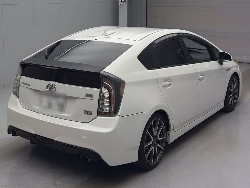 TOYOTA PRIUS
