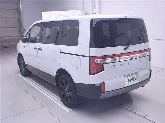 MITSUBISHI DELICA D:5