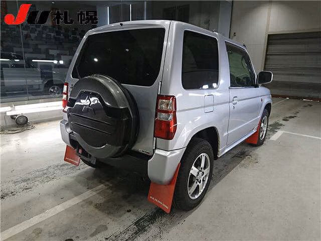 MITSUBISHI PAJERO MINI
