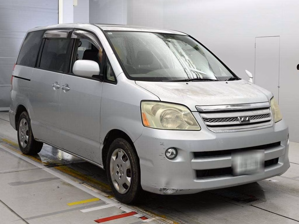 TOYOTA NOAH