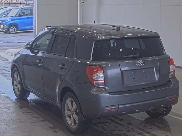 TOYOTA IST