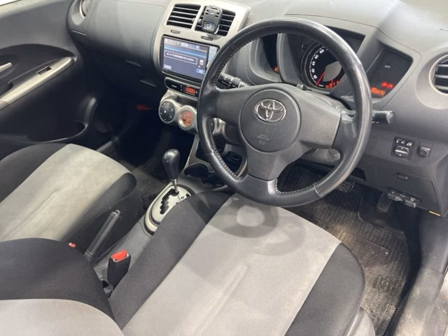 TOYOTA IST