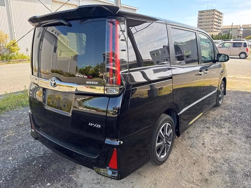 TOYOTA NOAH
