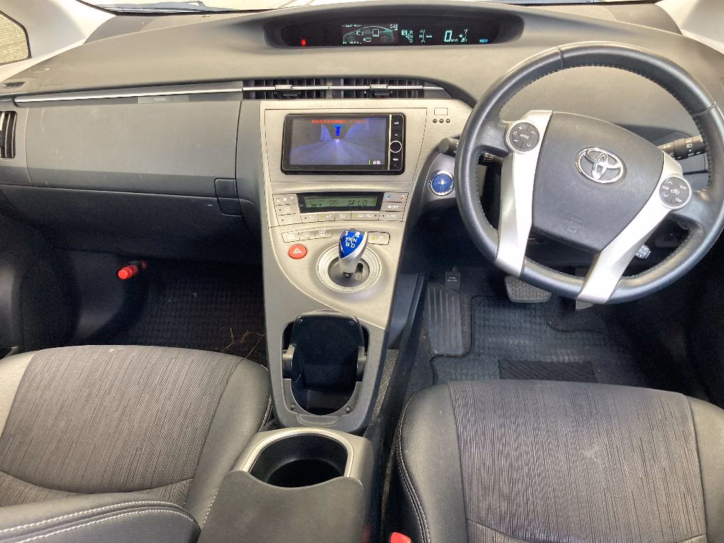 TOYOTA PRIUS