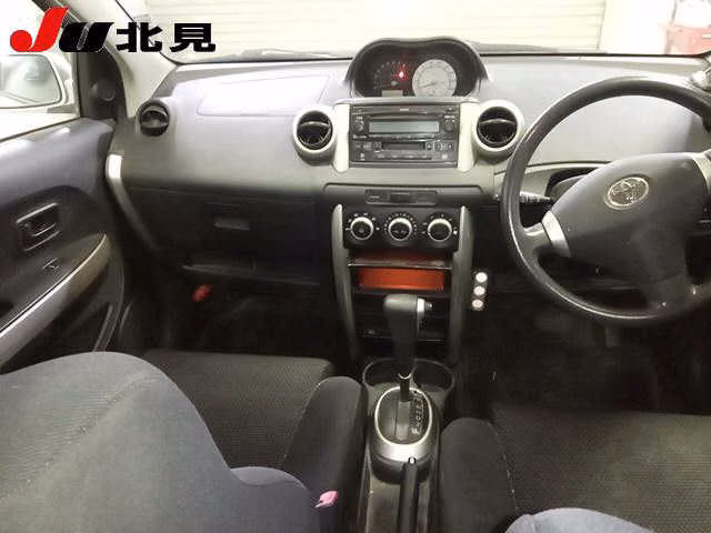 TOYOTA IST