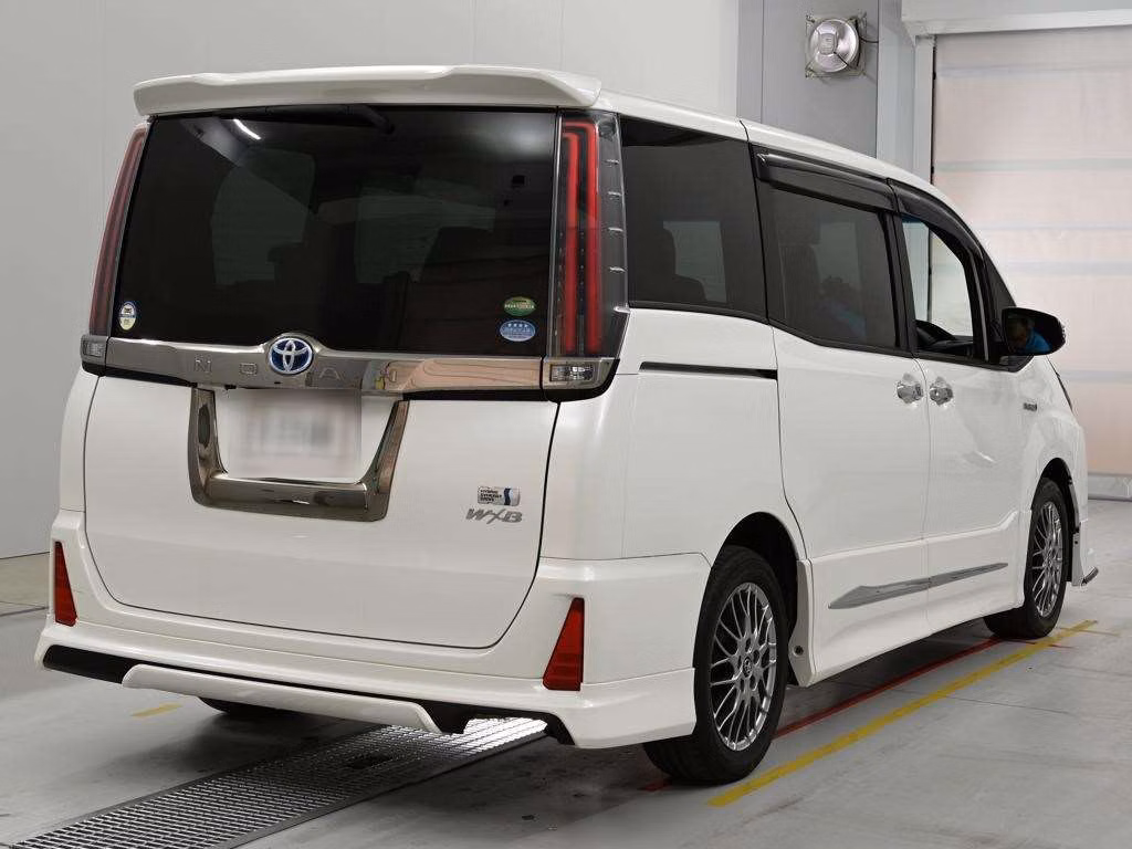 TOYOTA NOAH