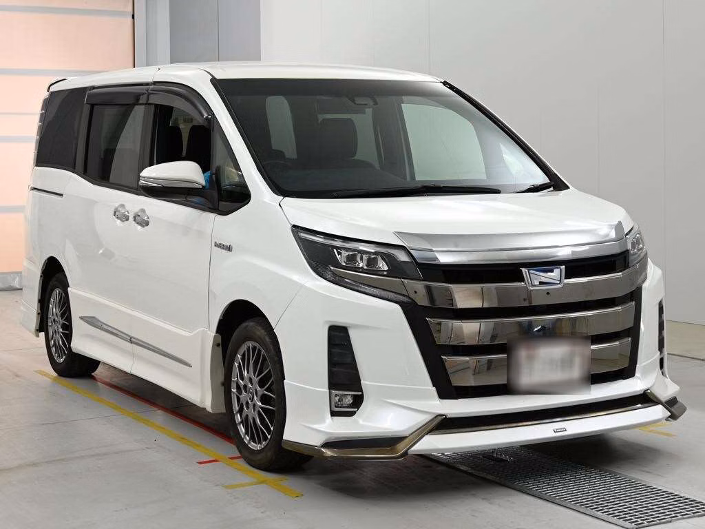 TOYOTA NOAH