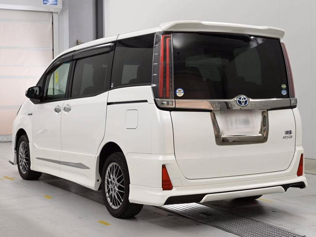 TOYOTA NOAH