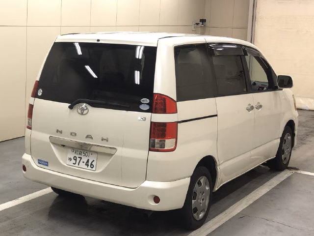TOYOTA NOAH