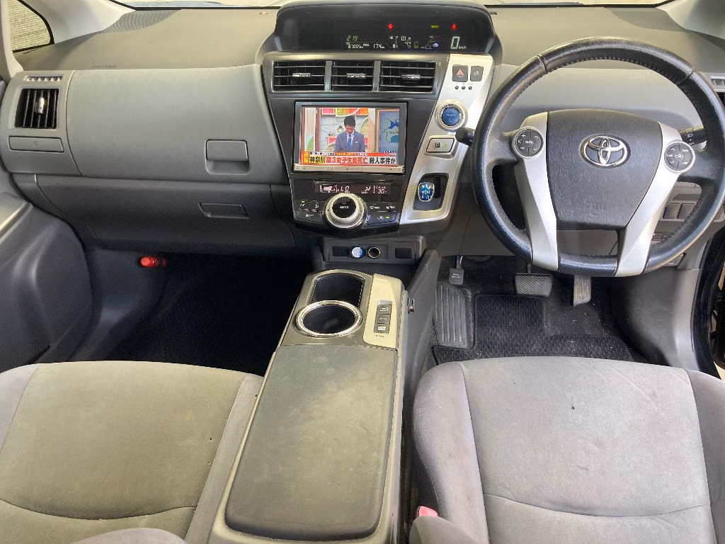 TOYOTA PRIUS ALPHA