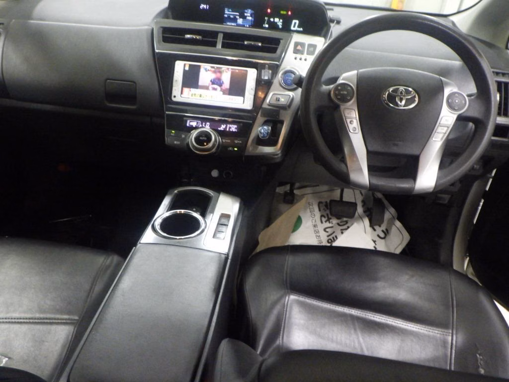 TOYOTA PRIUS ALPHA