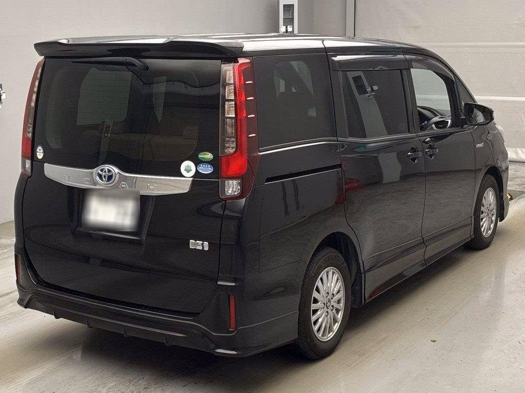 TOYOTA NOAH