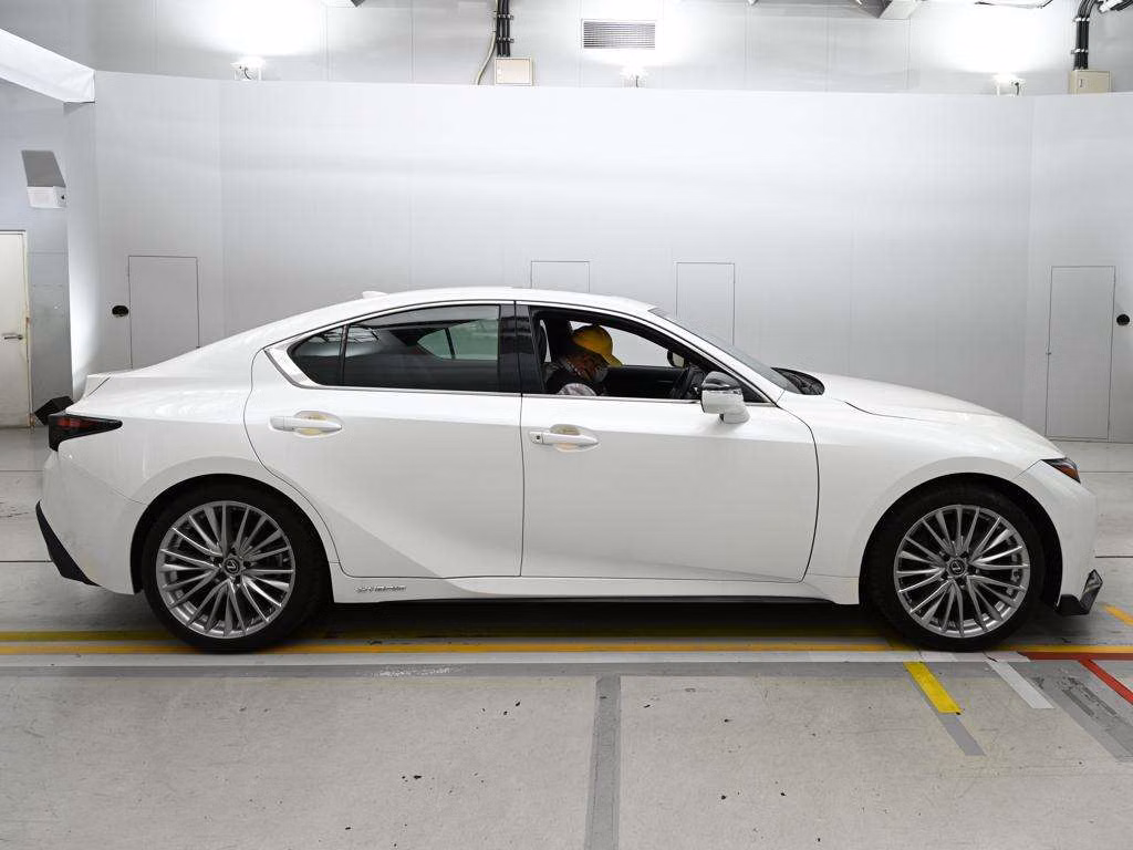 LEXUS IS300H