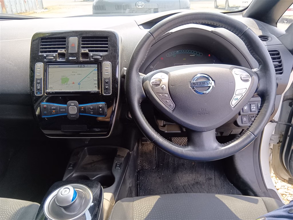 NISSAN LEAF