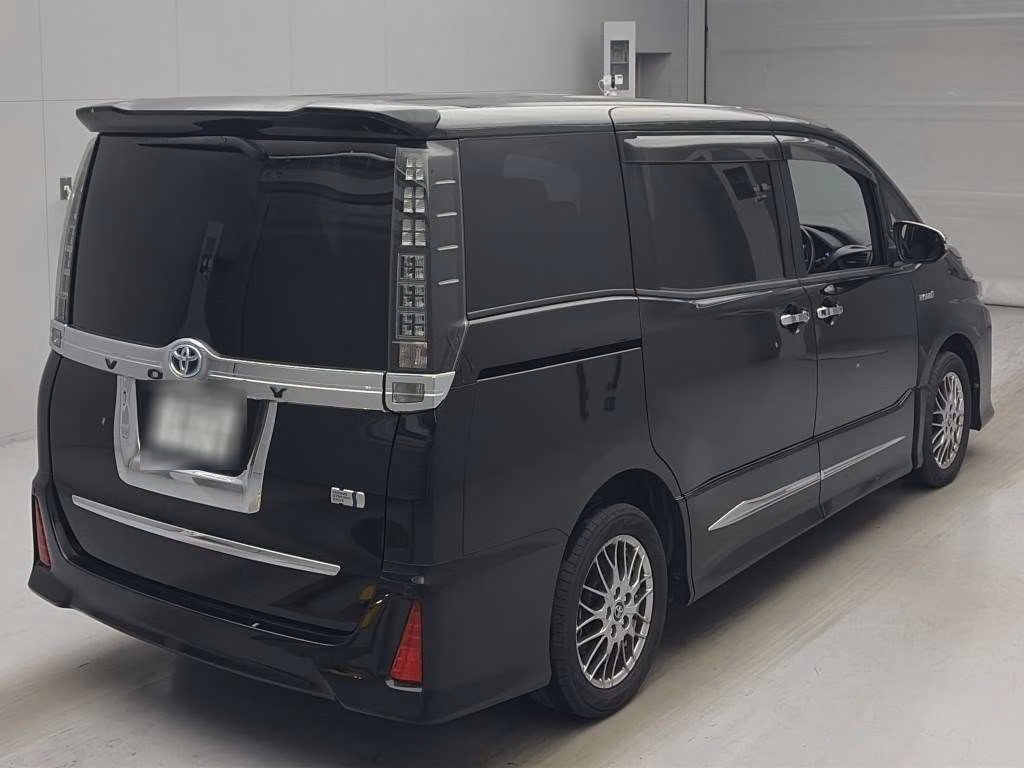 TOYOTA VOXY