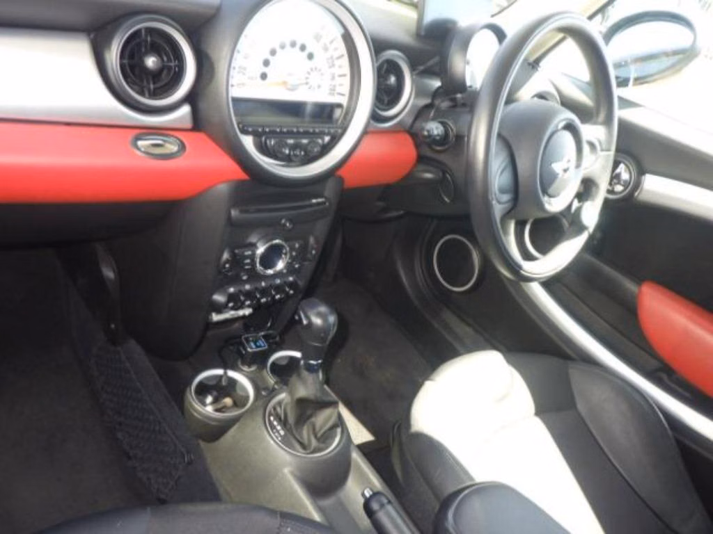MINI HATCH