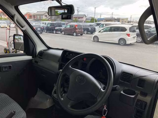 TOYOTA PIXIS VAN