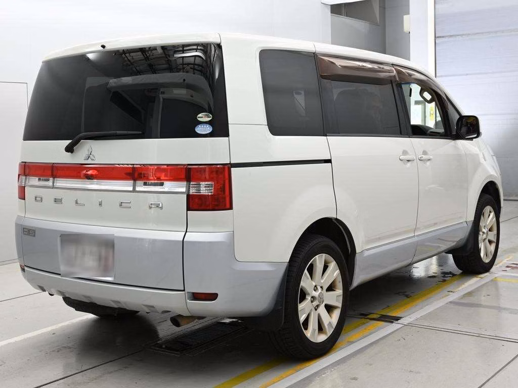 MITSUBISHI DELICA D:5