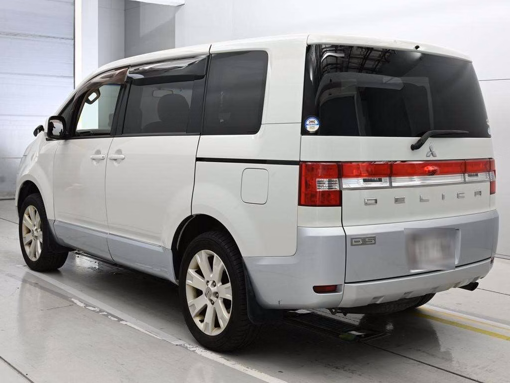 MITSUBISHI DELICA D:5