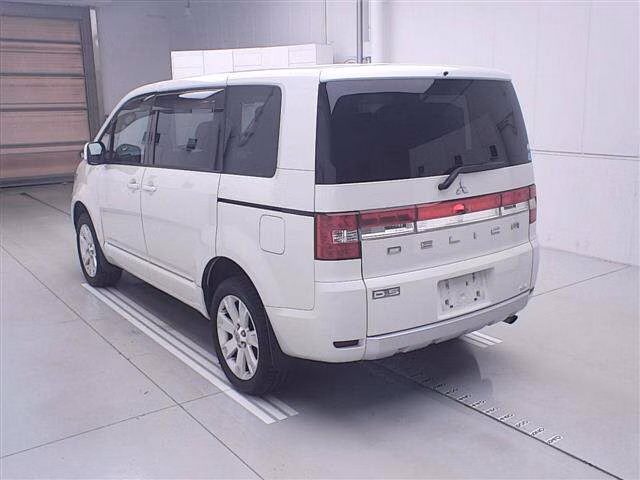 MITSUBISHI DELICA D:5