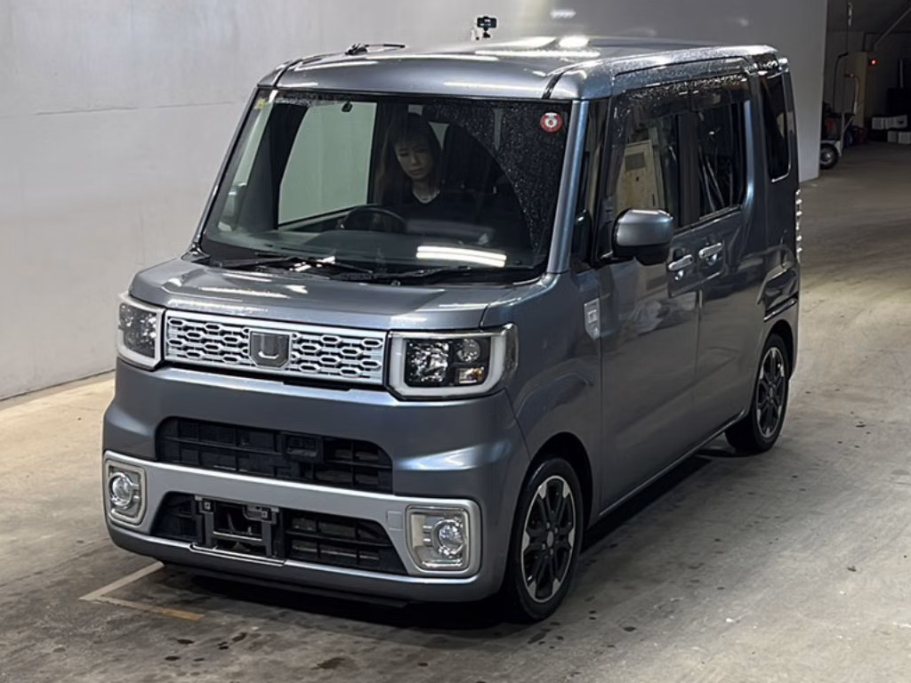 DAIHATSU WAKE