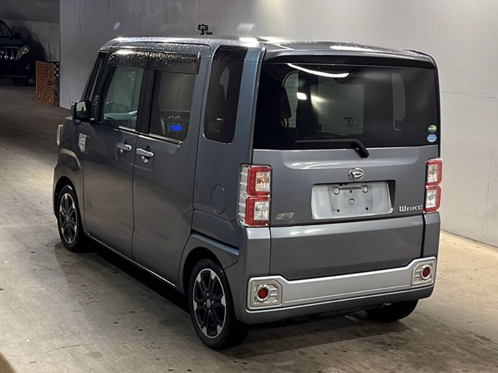 DAIHATSU WAKE