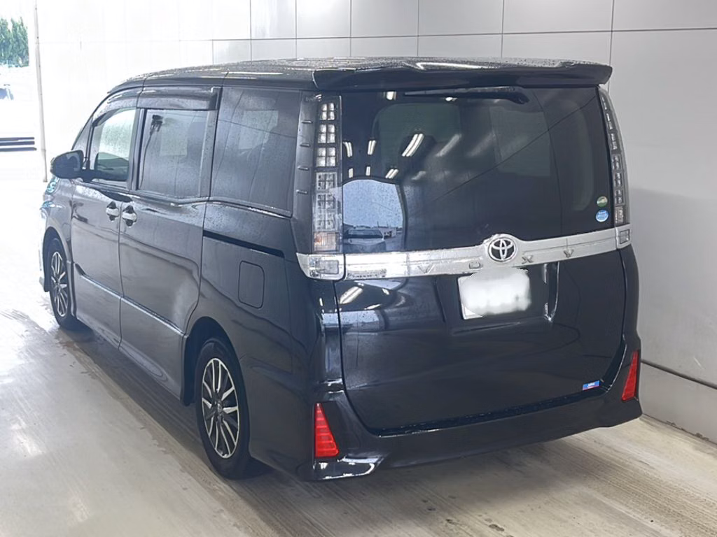 TOYOTA VOXY
